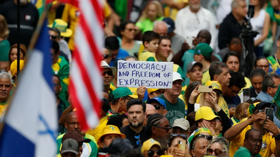 29jun2025-apoiadores-do-ex-presidente-jair-bolsonaro-vao-a-ato-na-av-paulista-em-sao-paulo-1751216681313_v2_900x506-jpg