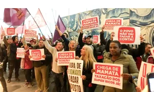 frente_povo_sem_medo_ocuparam_hoje_a_sede_do_itau_03