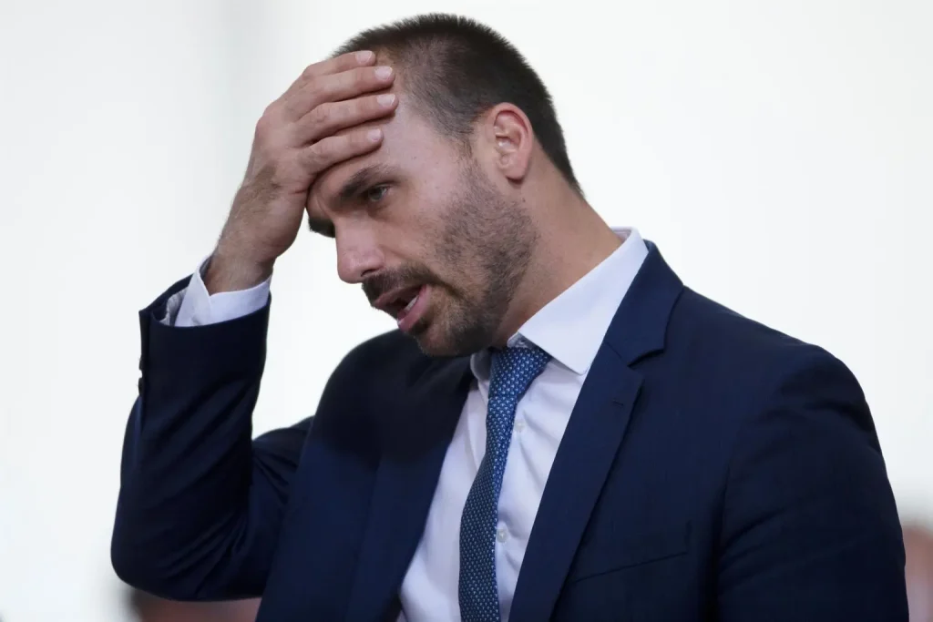 eduardo-bolsonaro-desmentido-jornalista-1536x1025