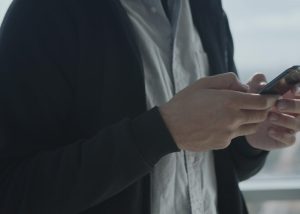 HOMEM-CELULAR-3-1-frame-at-0m2s-1140x815