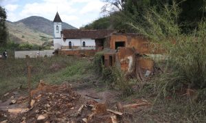 casa_destruida_no_distrito_de_barra_longa_-_foto_jose_cruz