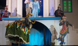 cena_do_boi._sostenes_e_arilson_lopes_como_mateus_caique_ferraz_e_lais_senna_como_jose_e_maria_carlos_filho_canta._credito_paulo_filizola