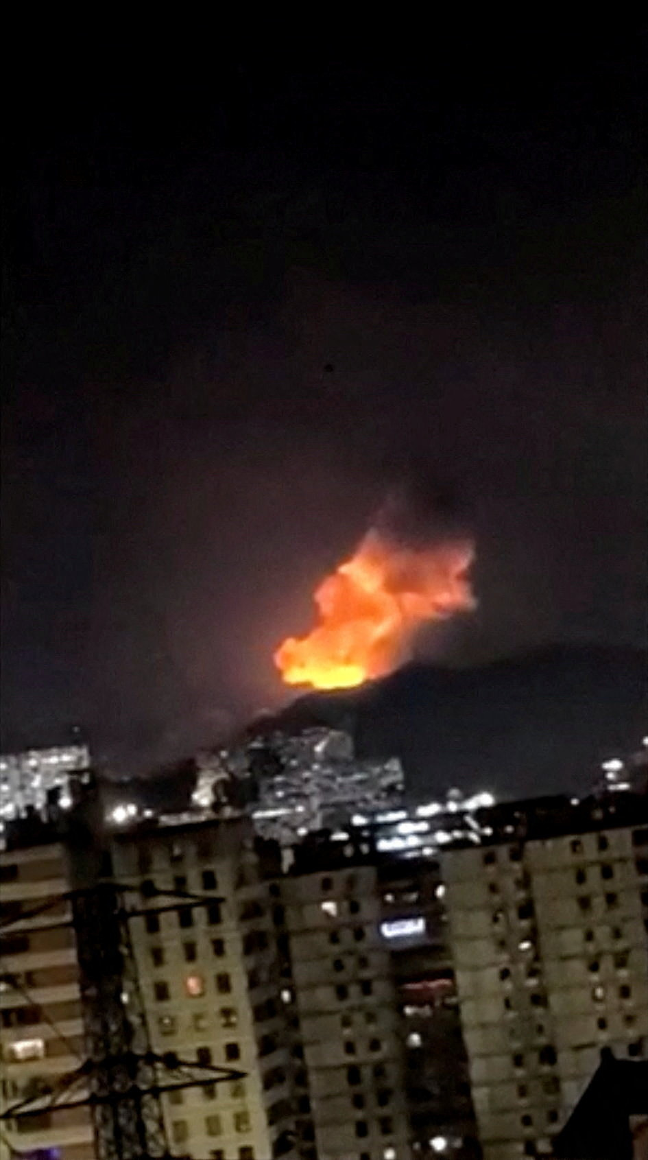 Multiple explosions in the early hours of the morning, in Caracas