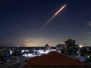 afp__20260301__99h29t9__v2__highres__topshotpalestinianisraelusiranconflict