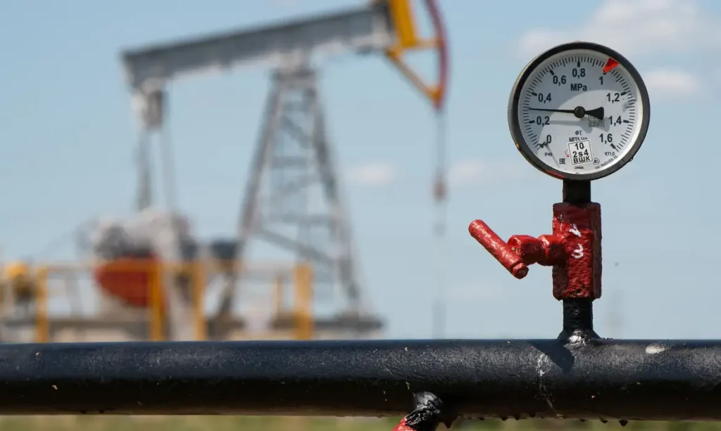 2025-10-23t123754z_1_lynxmpel9m0oe_rtroptp_4_global-oil-russia