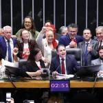 CÂMARA FEDERAL APROVOU, EM DOIS TURNOS, PEC PELO FIM DA ESCALA 6X1. AGORA, É COM O SENADO