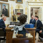 VÍDEO MOSTRA ENTREVISTA DE FLÁVIO BOLSONARO NOS EUA AFIRMANDO QUE VAI “ENTREGAR O BRASIL PARA TRUMP”