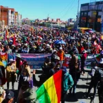 CONSELHOS DE BAIRRO REALIZARAM UMA GRANDE REUNIÃO MUNICIPAL NA BOLÍVIA PARA EXIGIR A RENÚNCIA DE RODRIGO PAZ
