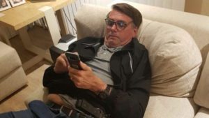 bolsonaro-celualr-cama-848x477-1-768x432