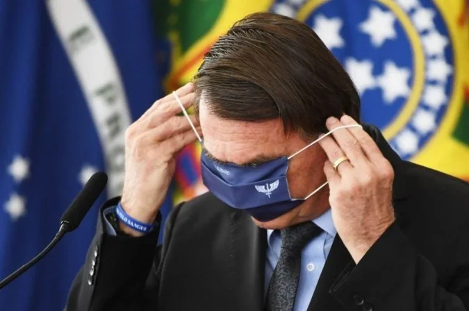 bolsonaro-mascara-evaristo-sa-afp