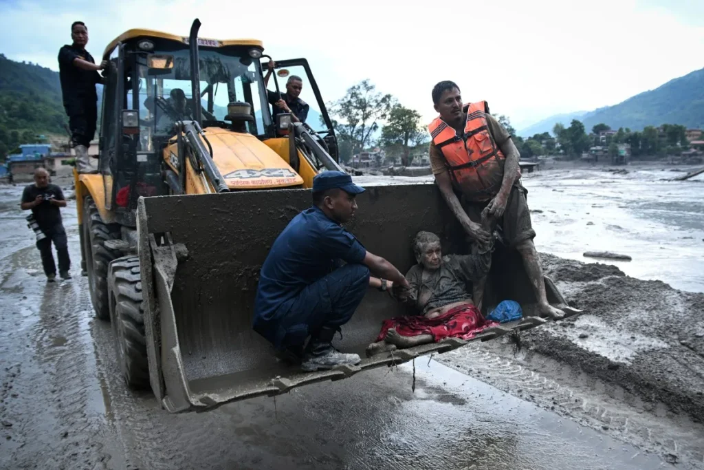 afp20260826c6kh76qv3midrestopshotnepalweatherlandslideflood-a4e375dd