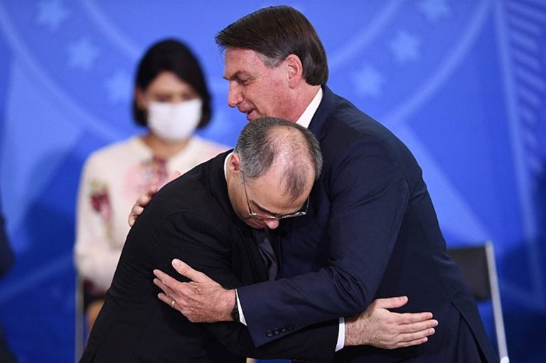 andre-mendonca-e-bolsonaro-reproducao-Evaristo-Sa-AFP-1-768x511