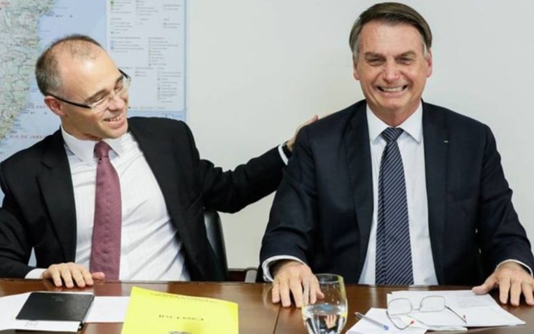 andre-mendonca-e-jair-bolsonaro-abr-768x480