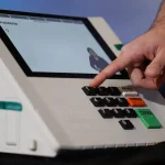 ASSINATURA DIGITAL E LACRAÇÃO IMPEDEM ALTERAÇÃO EM SISTEMAS ELEITORAIS