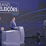 NO DEBATE, TARCÍSIO DE FREITAS AGRADECE EX-PRESIDENTE PRESO POR TENTATIVA DE GOLPE DE ESTADO: “BOLSONARO FOI A PESSOA QUE ME ABRIU AS PORTAS”
