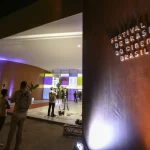 FESTIVAL DE CINEMA DE BRASÍLIA VIVE IMPASSE; CLASSE ARTÍSTICA REPUDIA