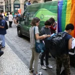 TRANSEXUAIS E TRAVESTIS FAZEM ATO NO RIO DE JANEIRO EM DEFESA DA DEMOCRACIA