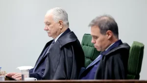 19ago2025-ministros-edson-fachin-e-andre-mendonca-durante-sessao-da-primeira-turma-do-stf-1788995572445_v2_900x506-jpg-1