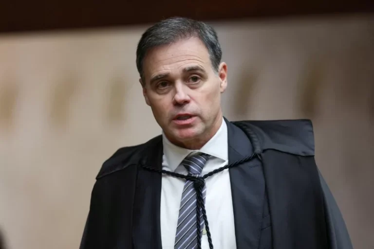 2026-09-10t114444z_1_lynxmpem890tj_rtroptp_3_brazil-politics-judge-768x512