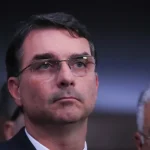 OS CRIMES ATRIBUÍDOS A FLÁVIO BOLSONARO PELA POLÍCIA FEDERAL NO CASO DARK HORSE