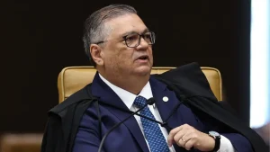 imagem-principal-dino-desastres-institucionais-lava-jato-sessao-stf-site-template-grade-de-fotos-1