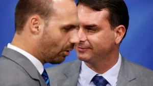 imagem-secundaria-pf-reuniao-eduardo-flavio-bolsonaro-vorcaro-dark-horse-deputado-federal-eduardo-bolsonaro-psl-e-flavio-bolsonaro-sem-partido-1582299072067_v2_900x506-jpg
