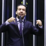 CANAL DO “EXÉRCITO DE LULA’ CHEGOU A 4 MILHÕES APÓS OFENSIVA DE NUNES MARQUES CENSURANDO-O E JANONES TIRA ONDA: “QUE CONTINUE A CENSURA”