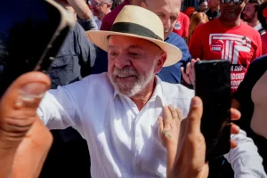 2026-10-04T131813Z_1_LYNXMPEM930CX_RTROPTP_4_BRAZIL-ELECTION
