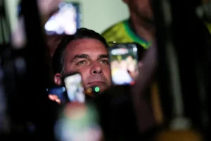2026-10-05T082349Z_1_LYNXMPEM940L7_RTROPTP_4_BRAZIL-ELECTION