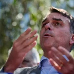 ALIADOS DE FLÁVIO BOLSONARO TEMEM”BALA DE PRATA” DE LULA