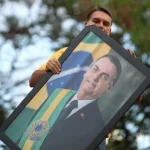 FLÁVIO BOLSONARO COMETEU CRIME ELEITORAL AO PEDIR VOTO DEPOIS DE VOTAR