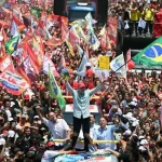 LULA LEMBRA ANA CLARA E DIZ, EM ATO NO RIO: “MULHER NÃO PODE VOTAR NO MILICIANO”