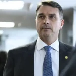 POLÍCIA FEDERAL DEU 24 HORAS PARA FLÁVIO ENTREGAR PASSAPORTES
