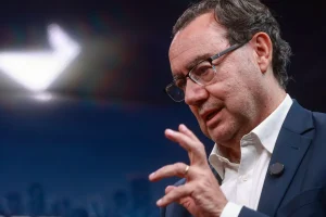 candidato-do-avante-a-presidencia-da-republica-escritor-augusto-cury-e-entrevistado-no-estudio-metropoles-5-scaled