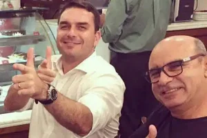 flavio-bolsonaro-e-amigo-Queiroz