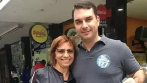 mariana-mota-e-flavio-bolsonaro-em-foto-registrada-em-2018-1792616003325_v2_900x506.png-768x432