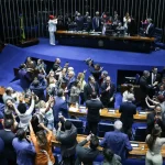 IMPRENSA ESTRANGEIRA VÊ VITÓRIA DE LULA EM APROVAÇÃO DO FIM DA 6X1